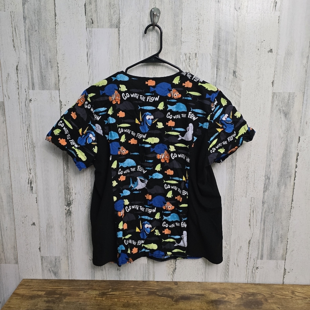 Disney Pixar Finding Dory Womens Scrub Top Size XL - Picture 6 of 7